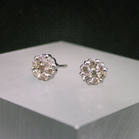 K18WG ダイアモンド(トータル0.3ct) ピアス 《4月誕生石》