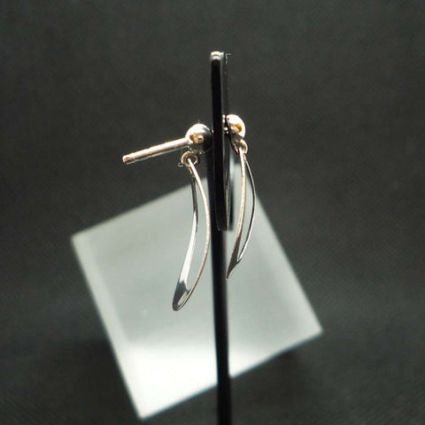 K18WG ドロップシェイプ ピアス